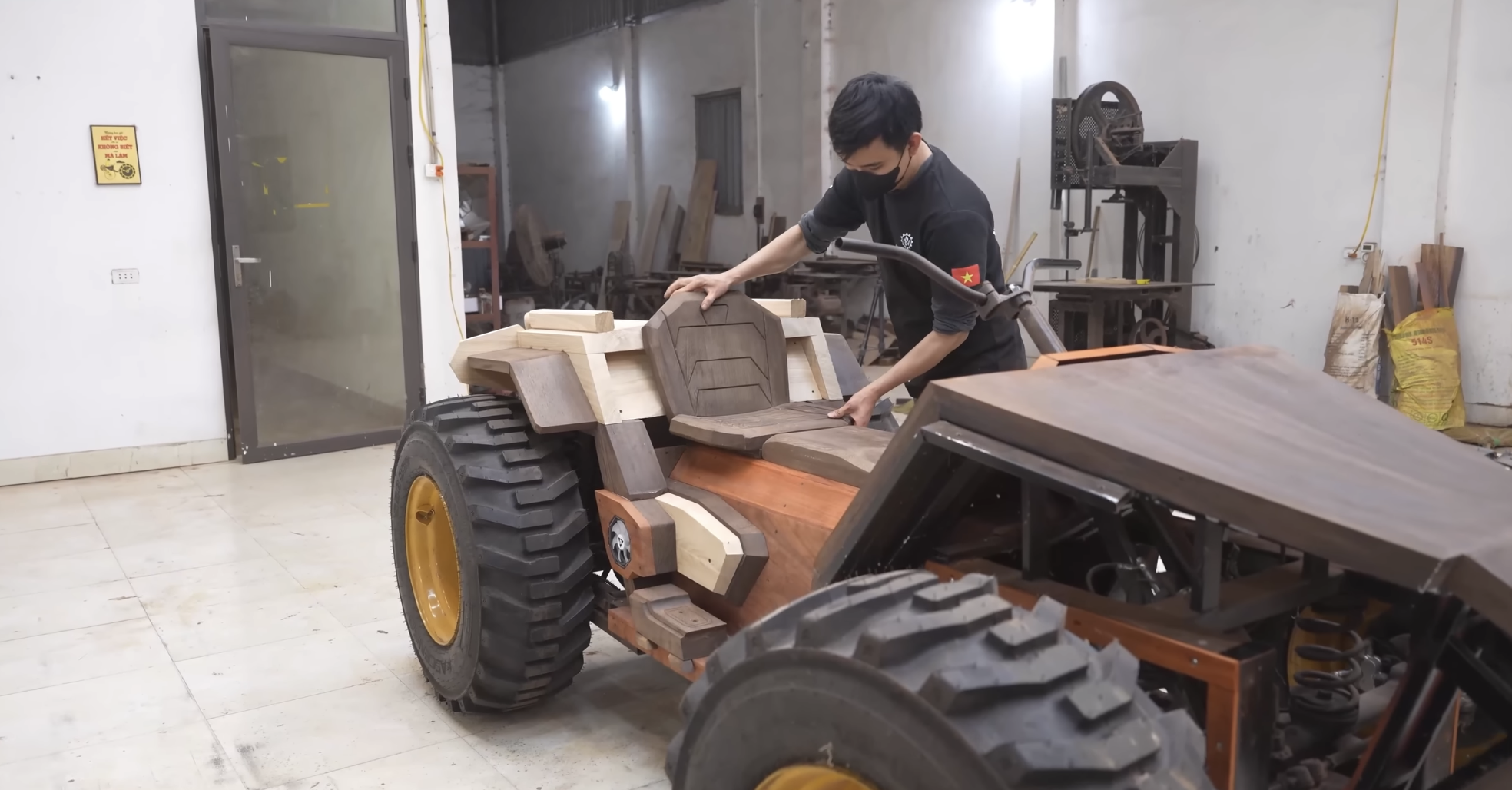 Vỏ xe được gia công tinh xảo Vỏ xe được gia công tinh xảo