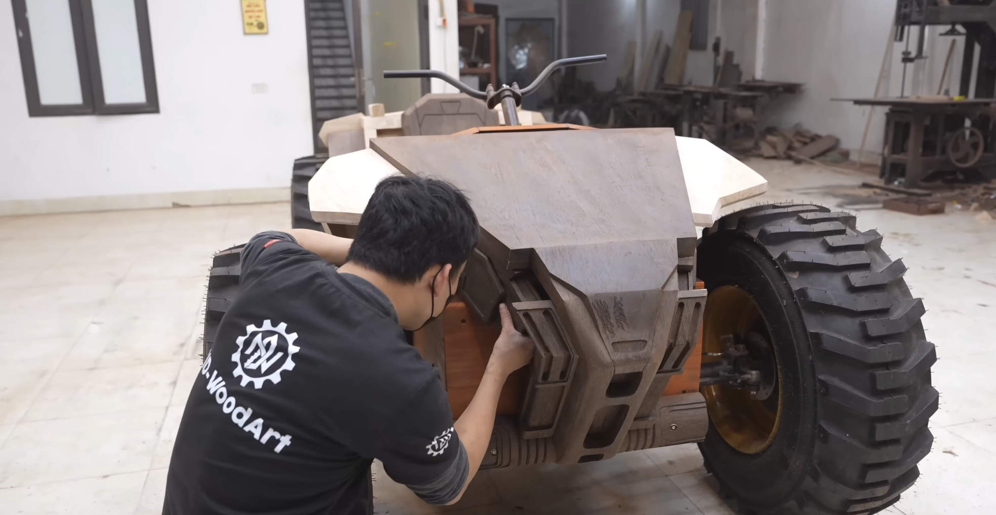 Chi tiết trang trí trên xe Chi tiết trang trí trên xe