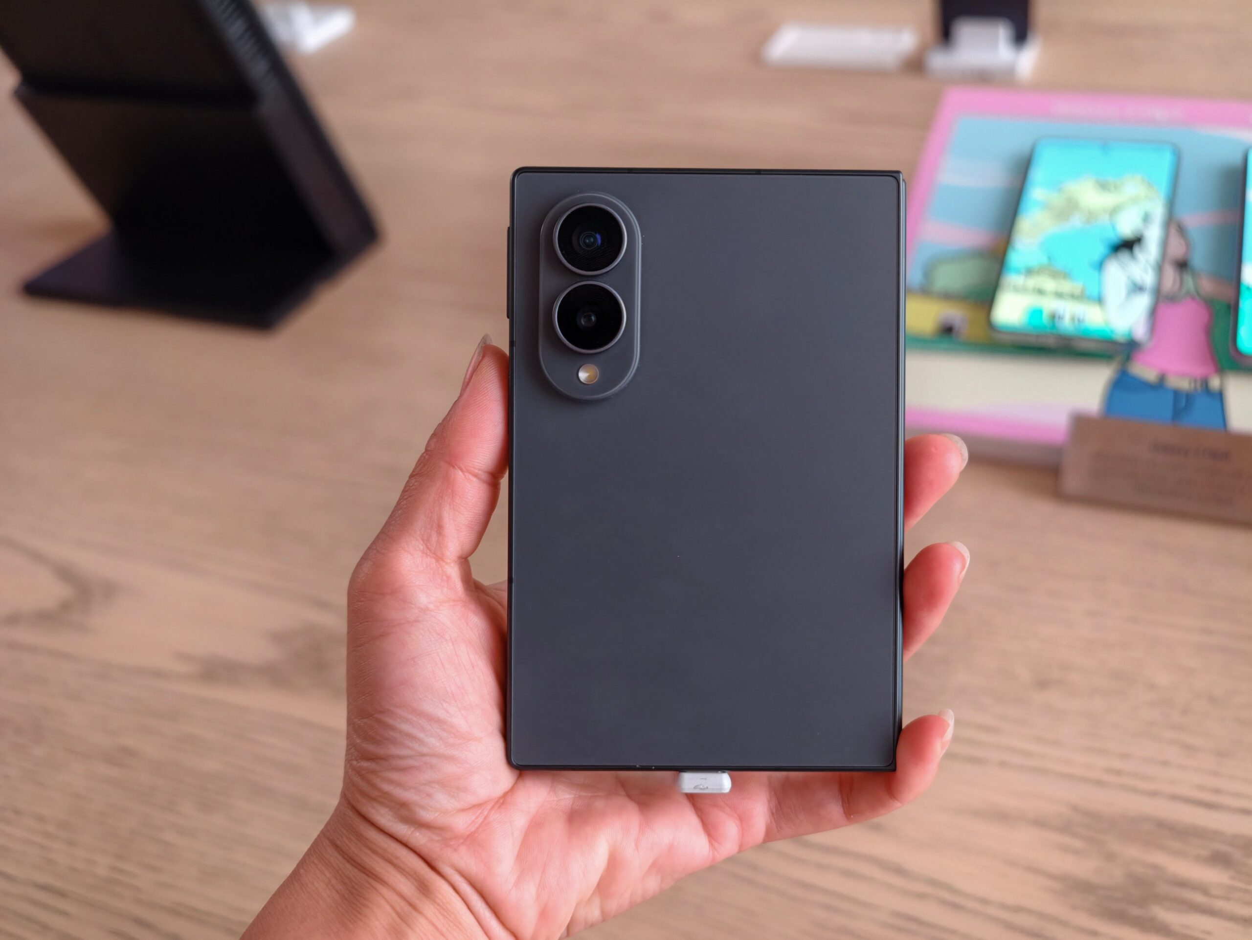 Khám Phá Thiết Kế Mới Của Galaxy Z Fold8: Mỏng Nhẹ và Đẳng Cấp