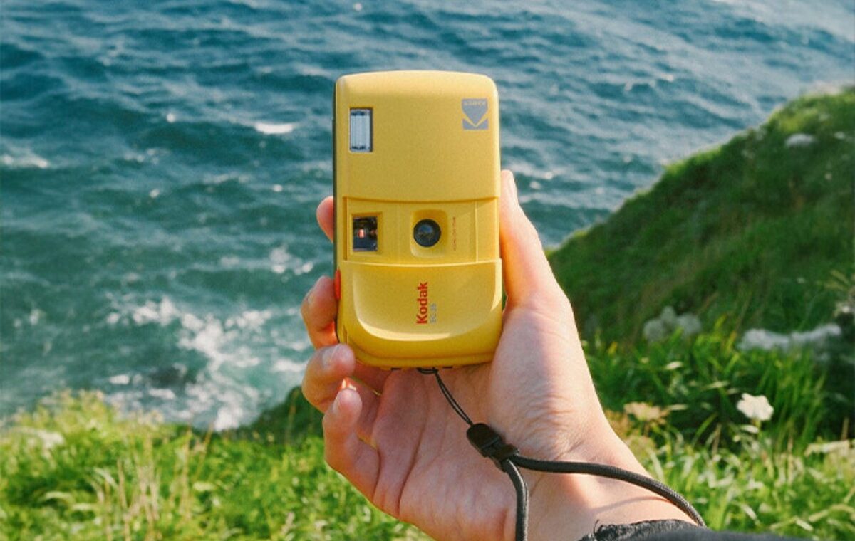 Khám Phá Kodak EC35: Chiếc Máy Ảnh Phim Hồi Sinh Ký Ức Thập Niên 90