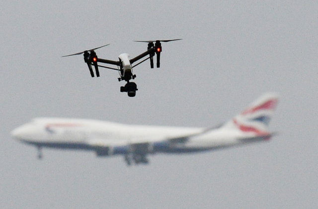 Drone và an toàn hàng không: khi thiết bị bé làm đảo lộn sân bay