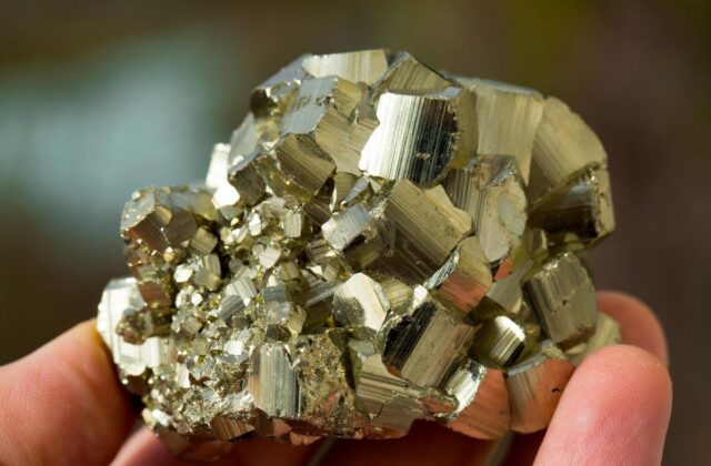 Khi quặng sắt ‘vô giá trị’ trở thành nguồn pyrite bán dẫn tiềm năng