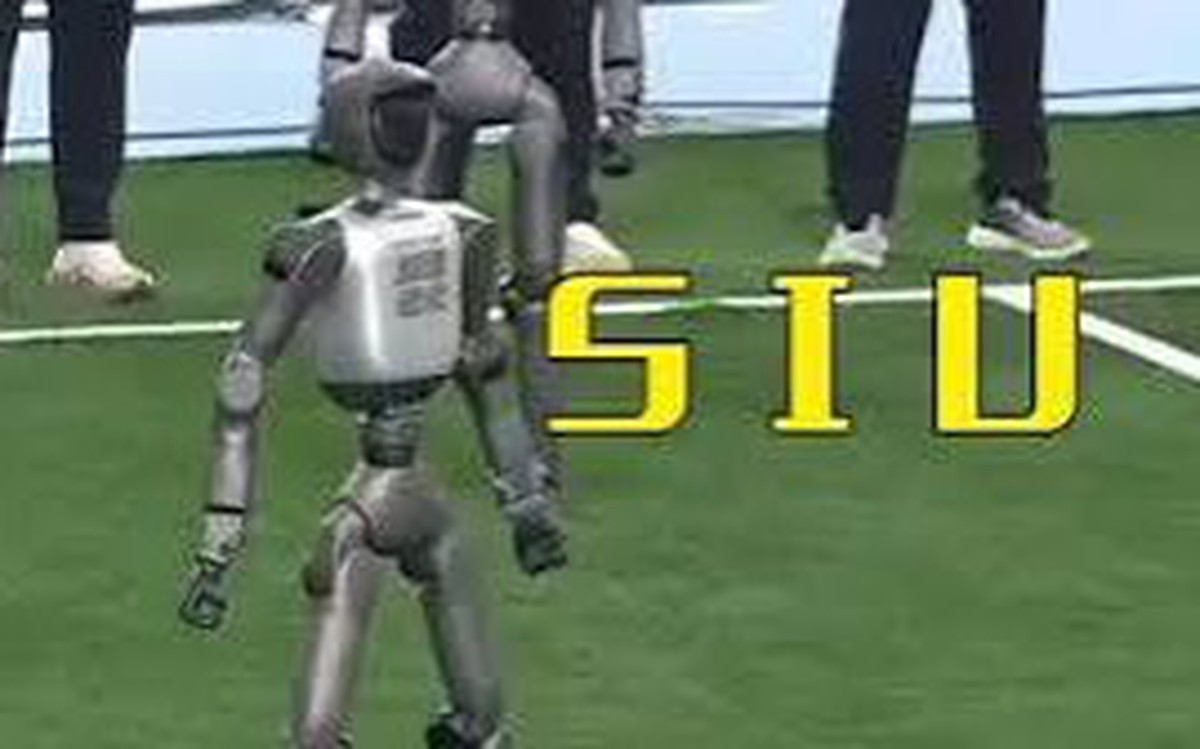 Robot đá bóng bắt chước CR7: cú sút phạt điệu nghệ và màn ‘Siuuu’ đồng bộ khiến khán giả bất ngờ