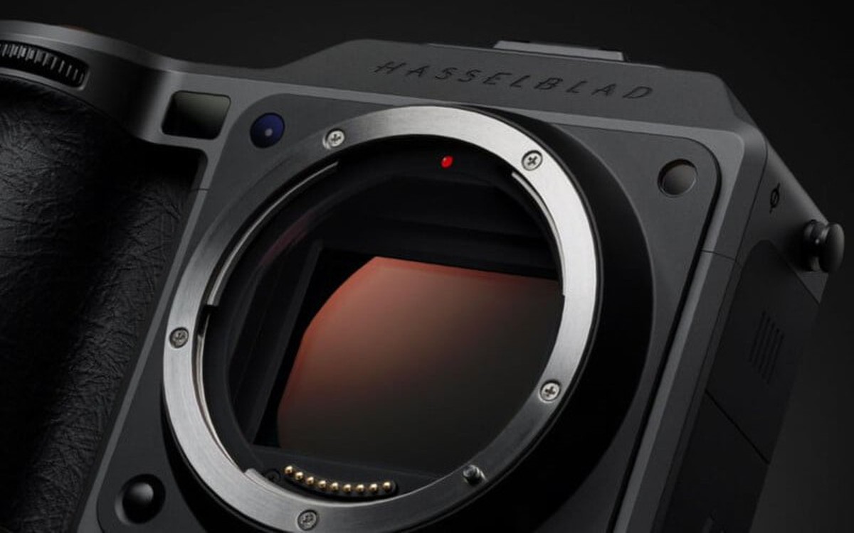 Hasselblad sau một thập kỷ chuyển hướng sang mirrorless: nhìn qua số liệu 2020–2025