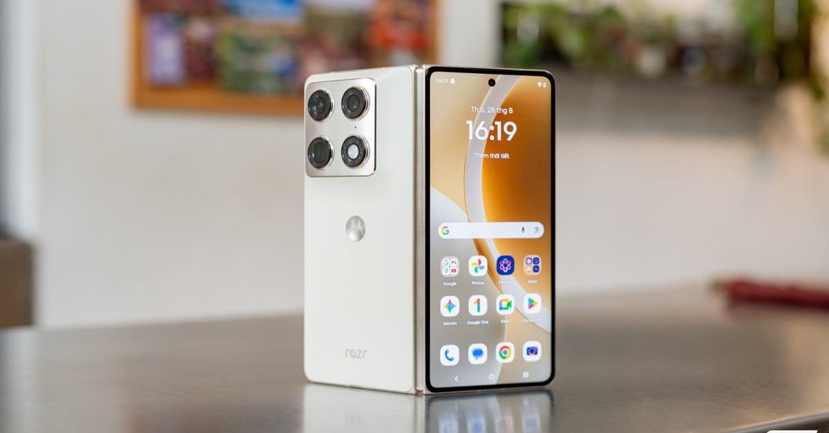 Motorola Razr Fold: Gập lớn, pin khủng và tham vọng đọ sức với phân khúc cao cấp