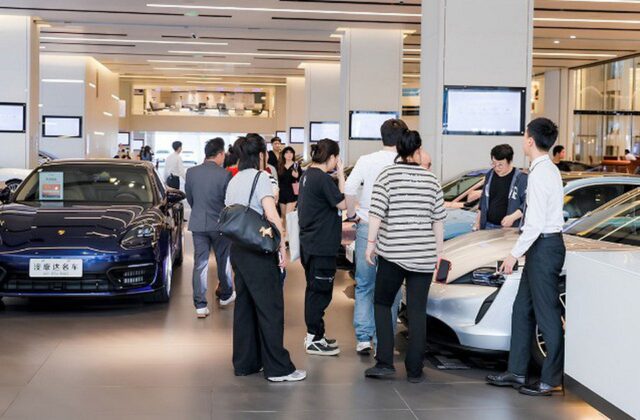 Mua ô tô cũ: Khi lái thử hé lộ pin tụt và phanh rỉ ở Buick Velite 6