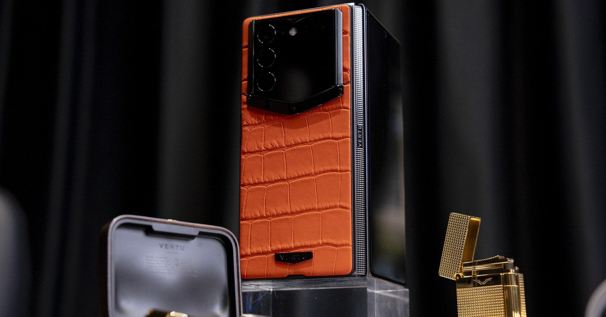 Vertu AlphaFold đặt chân Việt Nam: đỉnh cao điện thoại gập xa xỉ và mức giá gây chú ý
