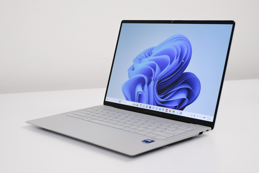 Khám Phá ASUS ExpertBook Ultra: Laptop Doanh Nhân Đỉnh Cao Với Giá 100 Triệu Đồng