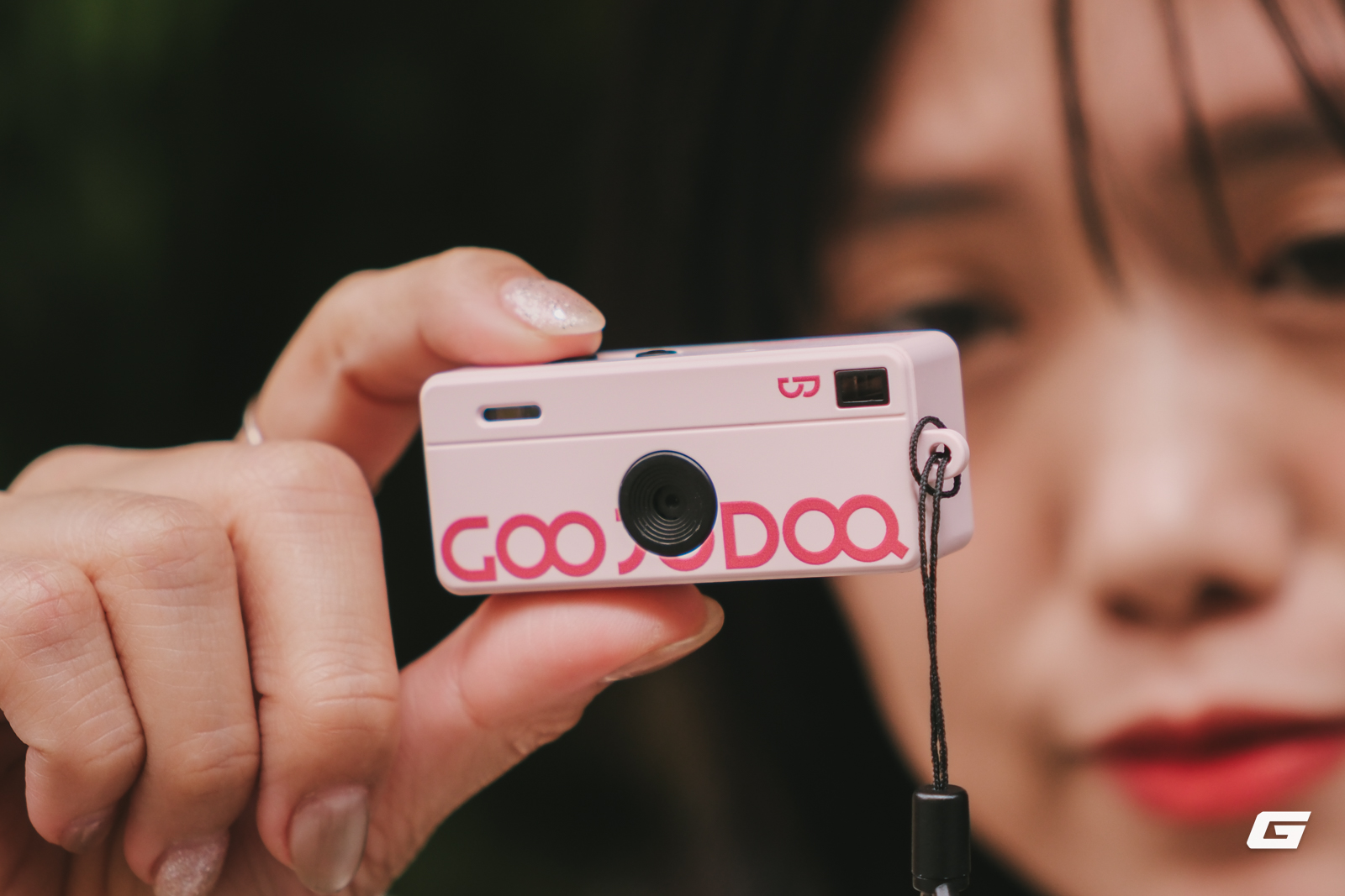 genk-goojodoq-mini-thumb-camera-27-1773997665944108381076 Máy ảnh bé bằng ngón tay cái giá 300.000 đồng - chụp ra ảnh thế nào mà giới trẻ 'phát cuồng - Ảnh 7.