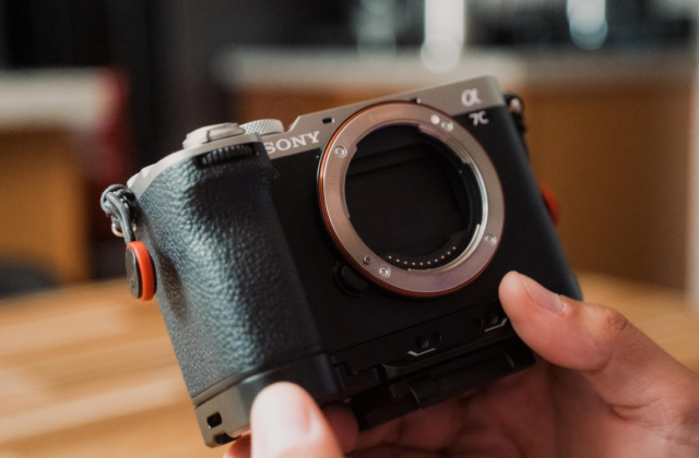 Sony A7C II dẫn đầu doanh số Kitamura: bí quyết từ kích thước tới khả năng quay phim