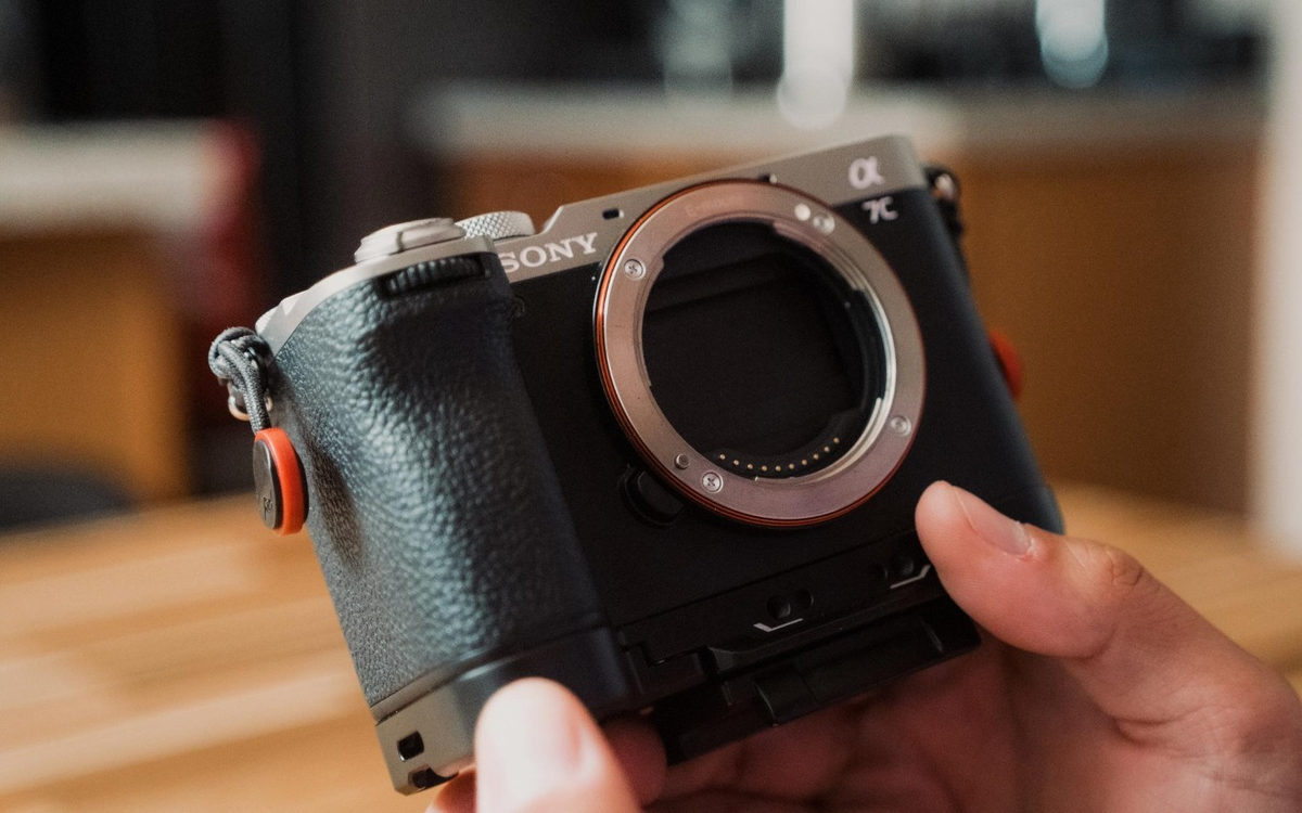 Sony A7C II dẫn đầu doanh số Kitamura: bí quyết từ kích thước tới khả năng quay phim