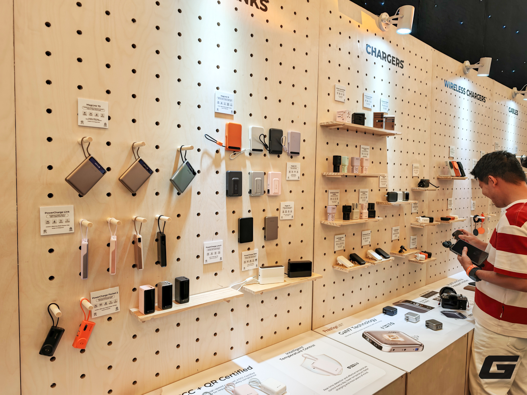 Trước mùa iPhone mới, một nhà phân phối tại Việt Nam đặt mục tiêu tăng 30-50% doanh số phụ kiện - Ảnh 12.