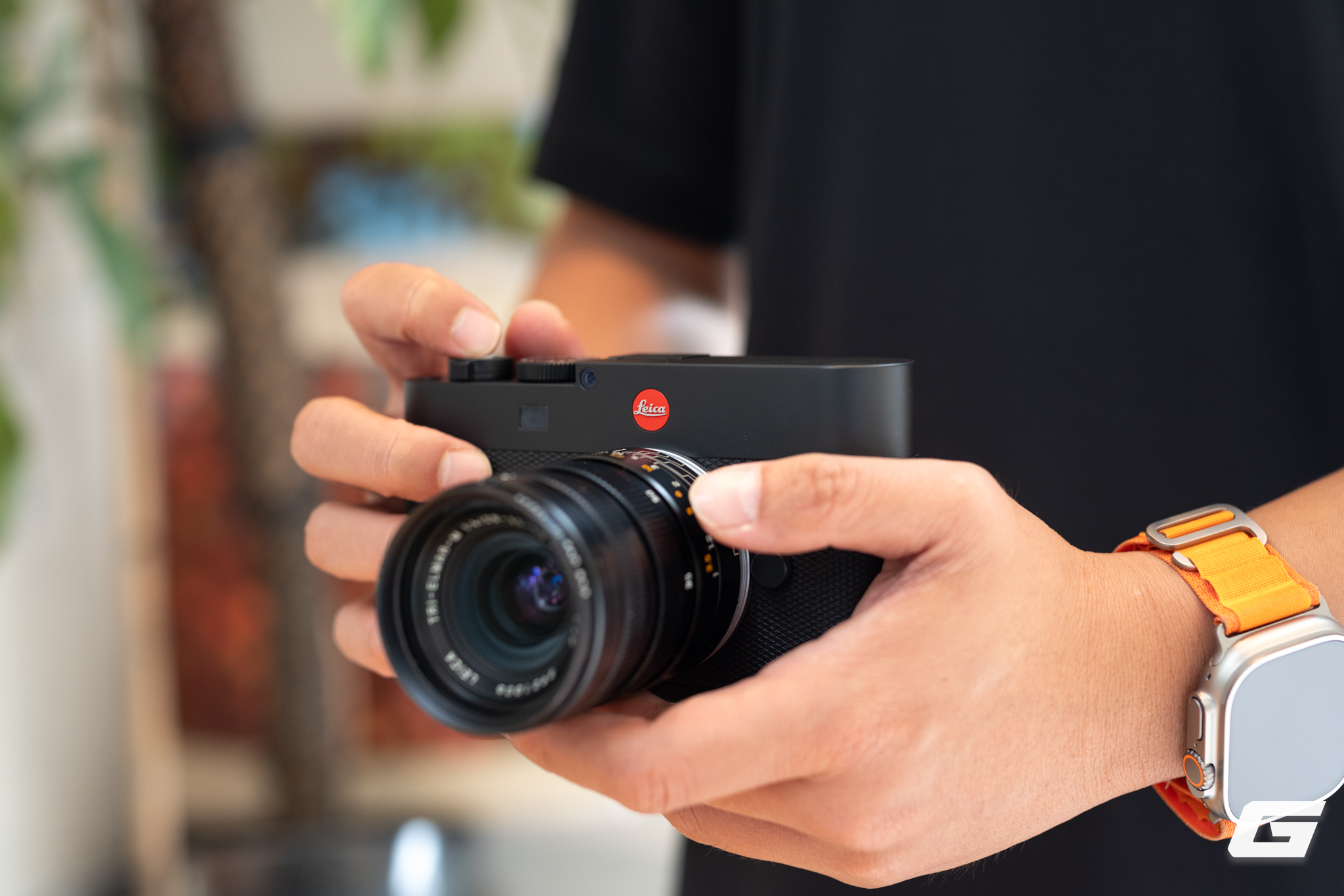 Leica M EV1- Khi biểu tượng từ bỏ kính ngắm quang học: Cú chuyển mình hay lời tạm biệt di sản?- Ảnh 1. Leica M EV1- Khi biểu tượng từ bỏ kính ngắm quang học: Cú chuyển mình hay lời tạm biệt di sản?- Ảnh 1.