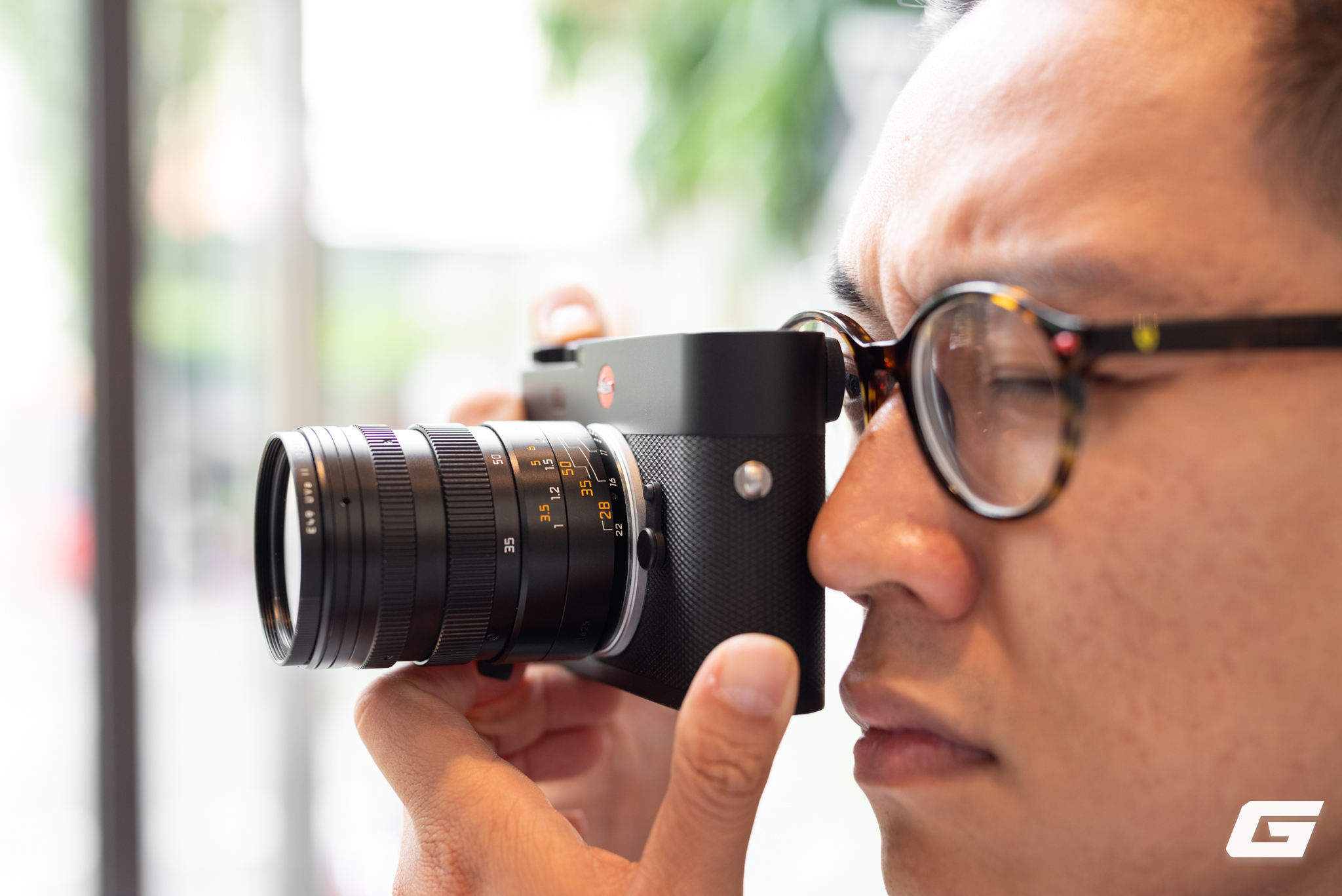 Leica M EV1- Khi biểu tượng từ bỏ kính ngắm quang học: Cú chuyển mình hay lời tạm biệt di sản?- Ảnh 2. Leica M EV1- Khi biểu tượng từ bỏ kính ngắm quang học: Cú chuyển mình hay lời tạm biệt di sản?- Ảnh 2.
