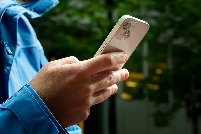 iPhone 13 Giảm Giá Lịch Sử: Vẫn Đáng Mua Với Công Nghệ Mới