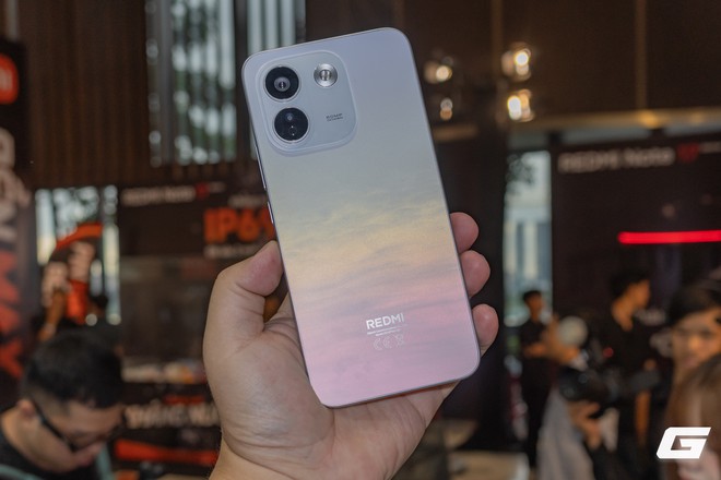 REDMI Note 17 Series chính thức ra mắt: Pin "Pro Max" 10.000 mAh như cục sạc dự phòng, độ bền cũng được đẩy lên tối đa- Ảnh 3. REDMI Note 17 Series chính thức ra mắt: Pin "Pro Max" 10.000 mAh như cục sạc dự phòng, độ bền cũng được đẩy lên tối đa- Ảnh 3.