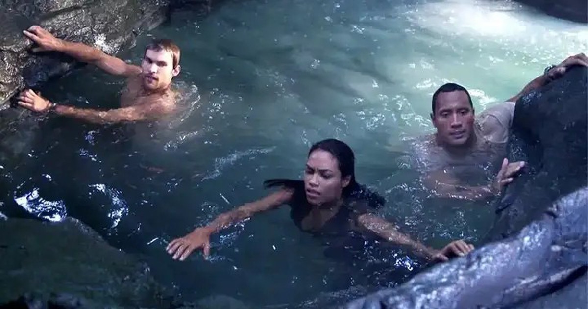 Nhảy từ cao xuống nước: Những gì phim không dám nói và hiểm họa ngoài đời thực