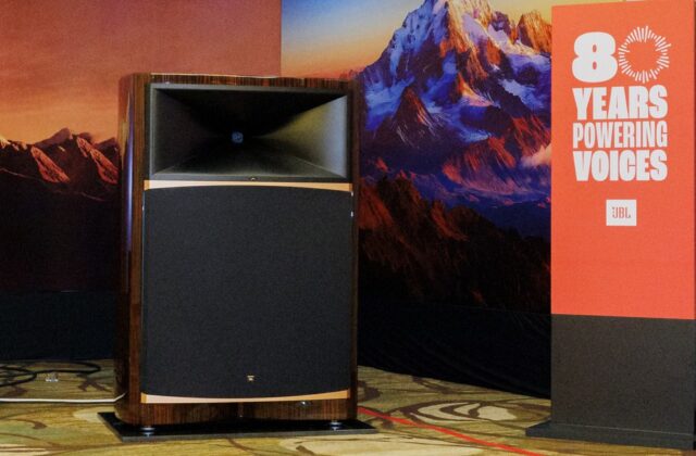 Khi một cặp loa trở thành điểm nhấn: JBL Summit Everest gây chú ý tại AVSHOW 2026