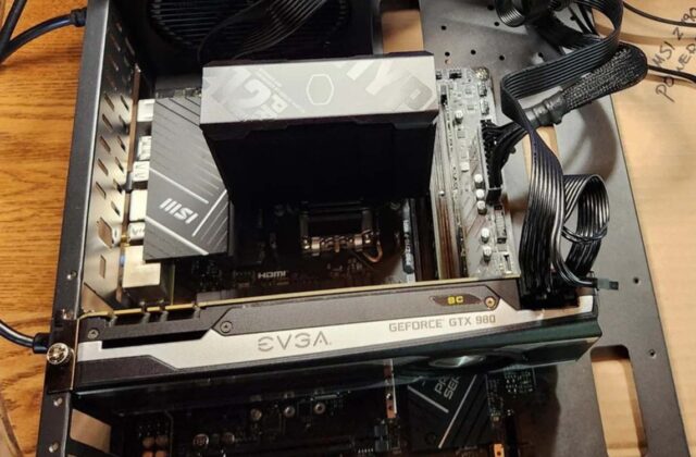 Mua mainboard eBay rẻ như cho và bất ngờ: tìm thấy SSD 2 TB bên trong