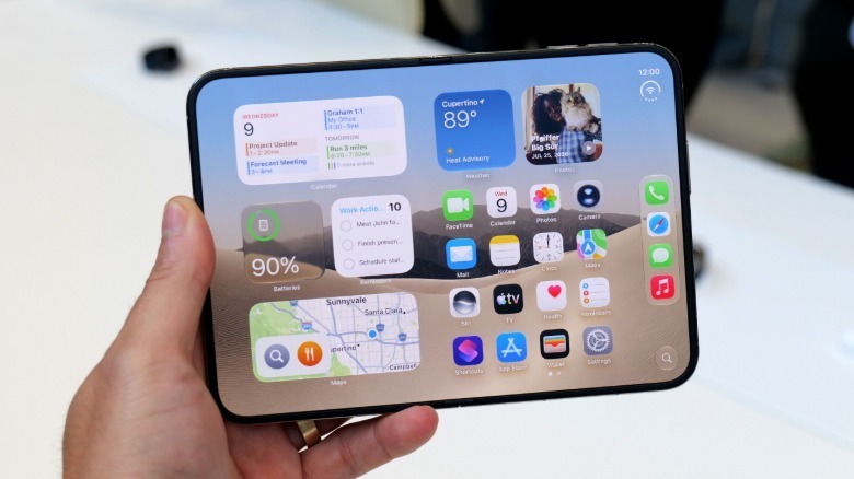 iPhone Duo: Trải nghiệm thực tế điện thoại gập đầu tiên của Apple