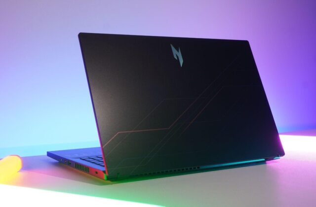 Tại sao laptop gaming cần màn hình 180Hz và màu chuẩn sRGB